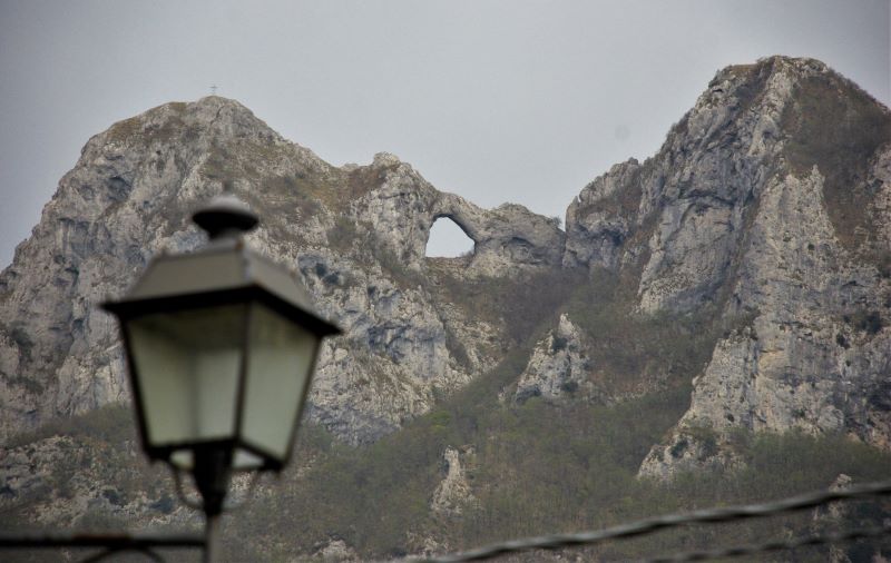 Il monte Forato visto da Gombitelli