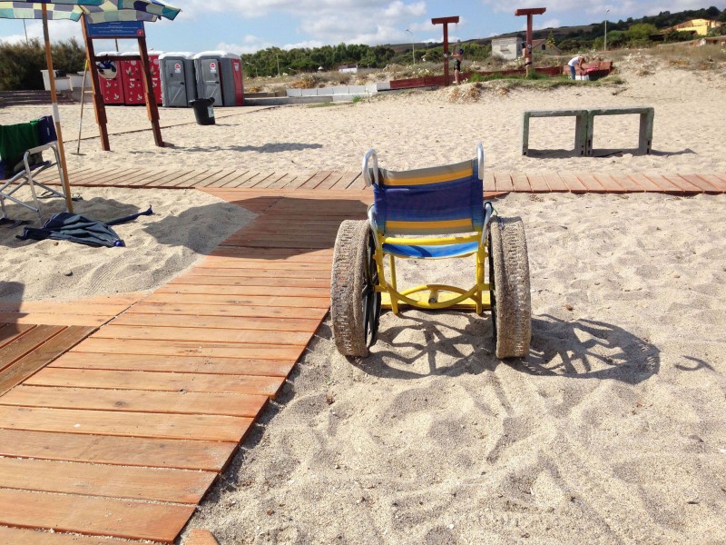 sedia per fare il bagno a platamona