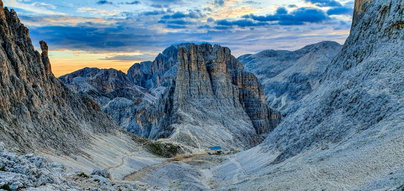 torri del vajolet all'alba