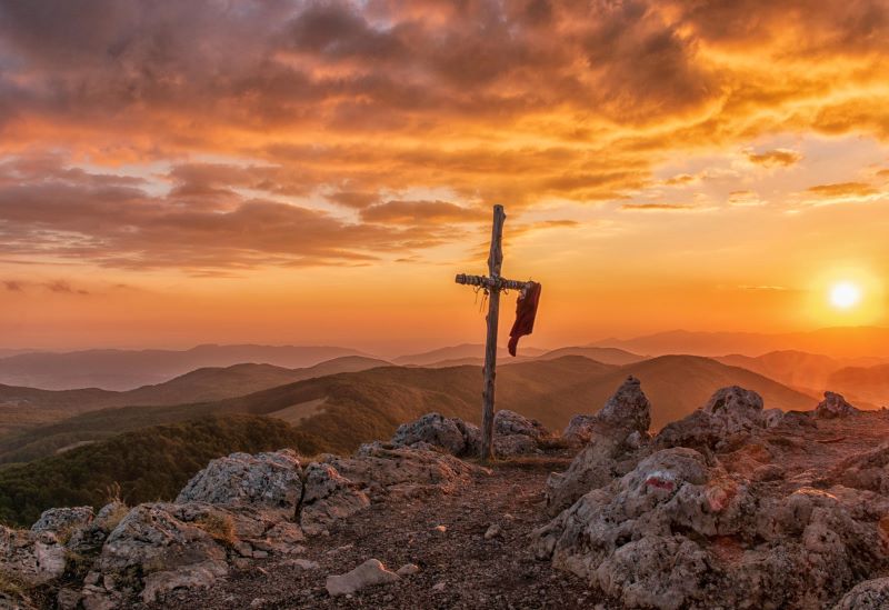 Il fuoco mistico dei tramonti estivi